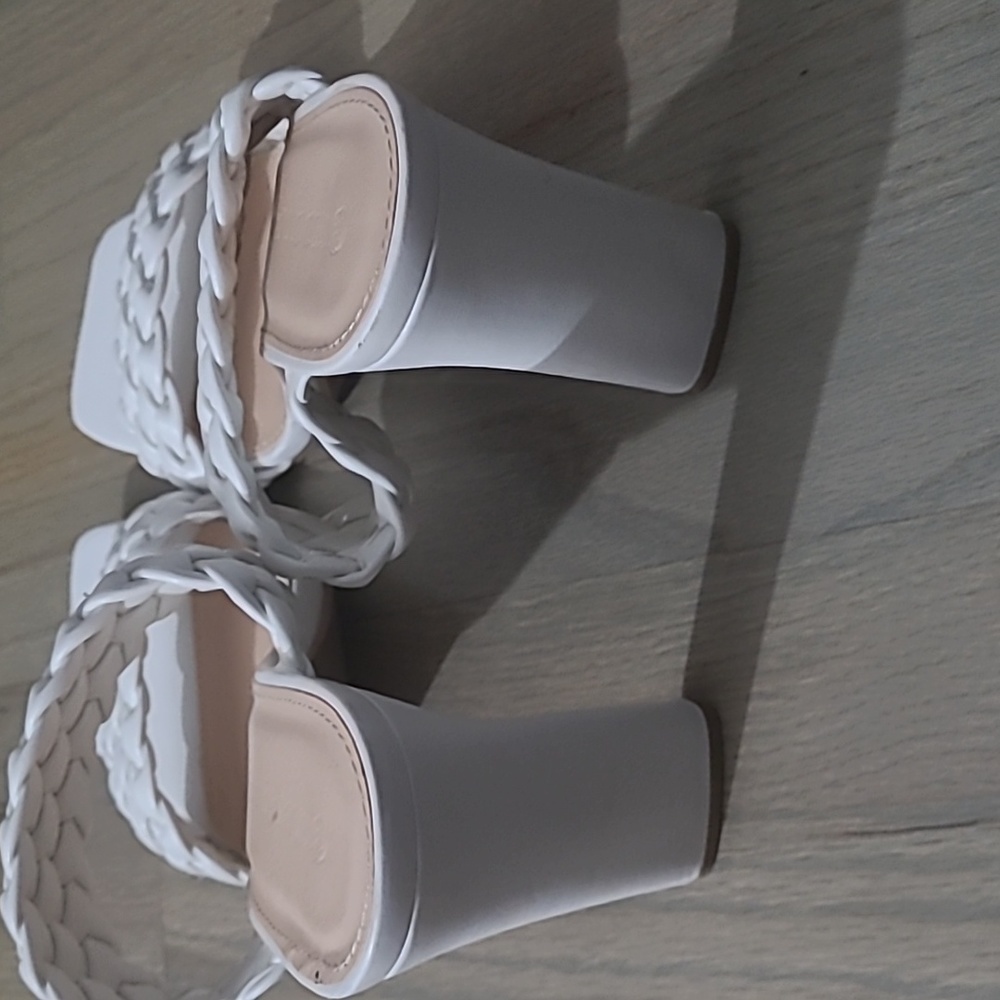 Sandals - Picture 3 of 4